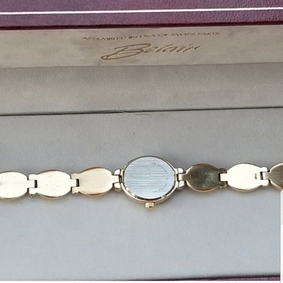 BELAIR VINTAGE NEW IN BOX SWISS MADE GOLDTONE SCALLOP DESIGN LADIES WATCH